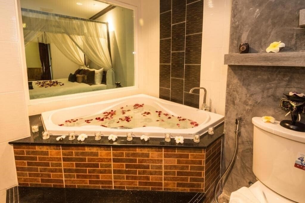 Фото Tanawan Phuket Hotel 3*