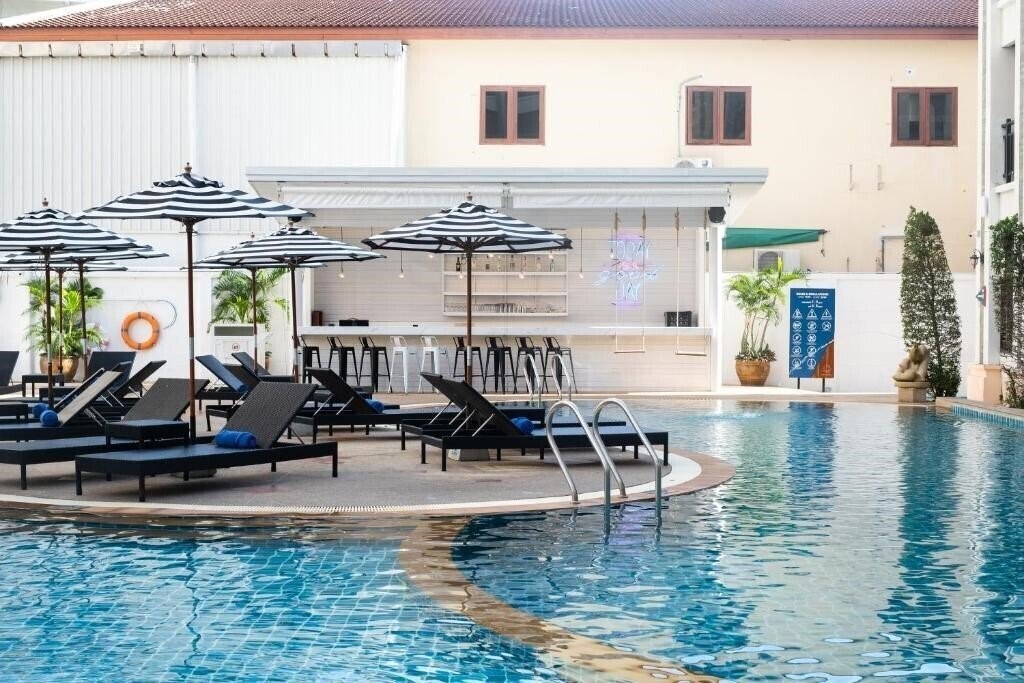 Изображение Amata Patong 4*
