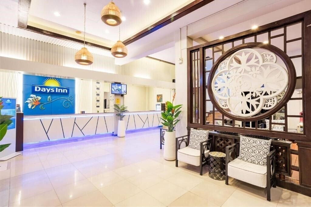 Фото Days Inn by Wyndham Patong Beach 3*