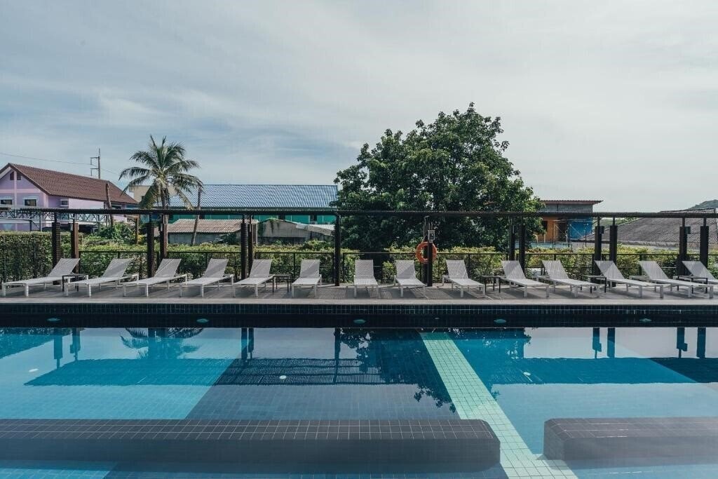 Фотографія Marina Express Aviator Phuket Airport 3*