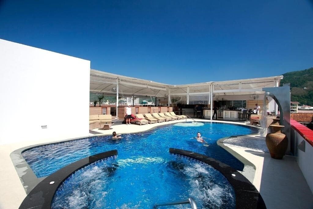 Готель Absolute Bangla Suites 4*