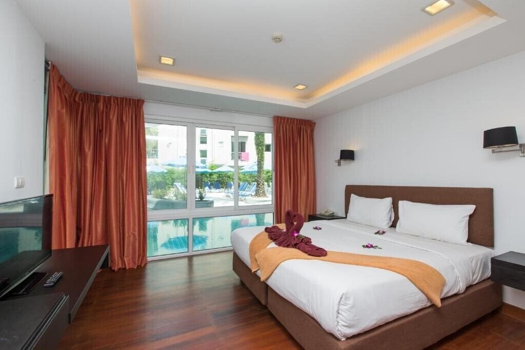 Отель The Palms Kamala Beach 4*