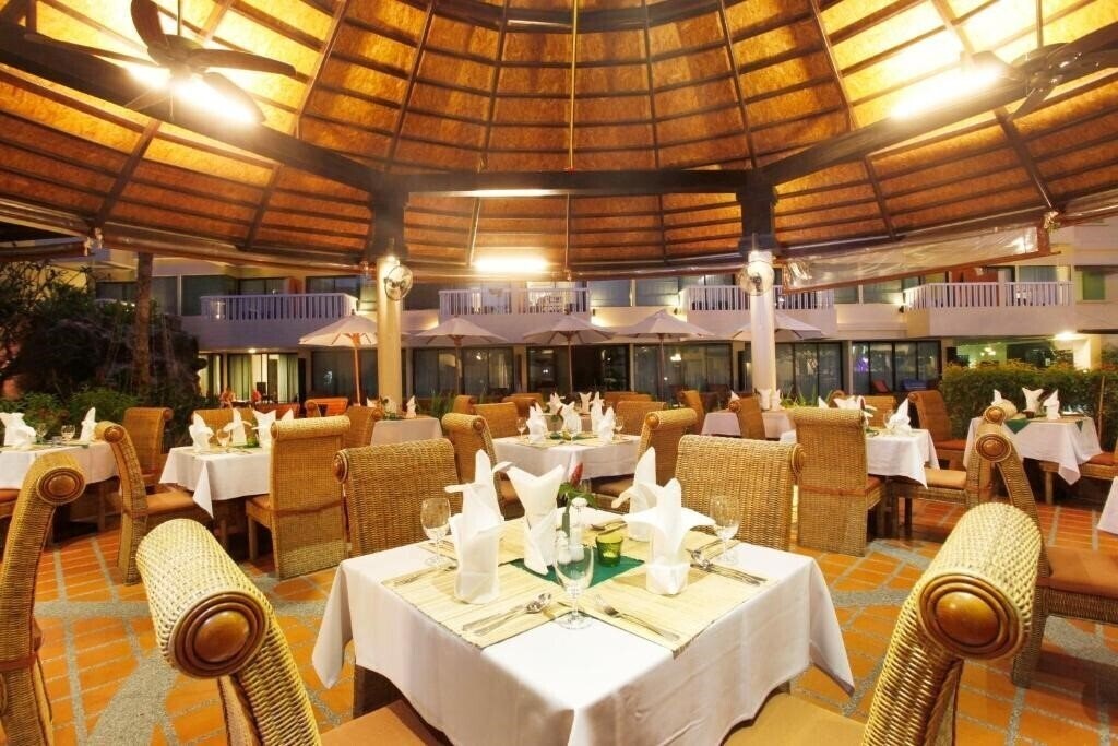 Картинка Palmyra Patong Resort 4*