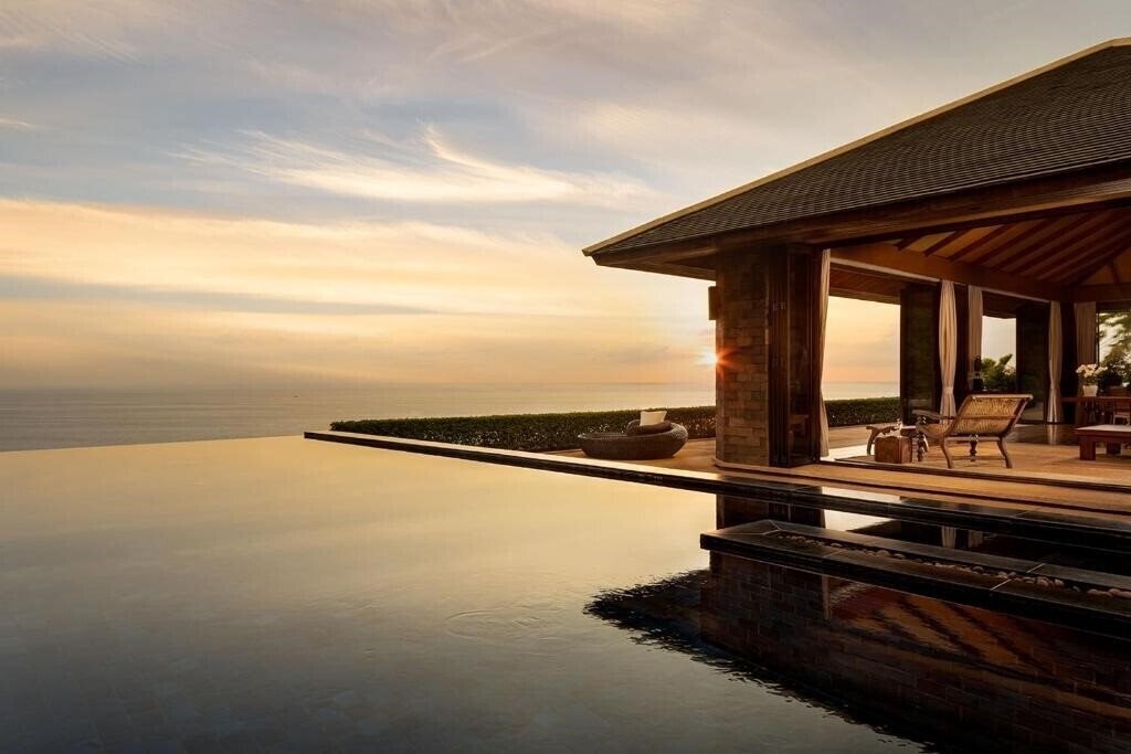 Готель Paresa Resorts 5*