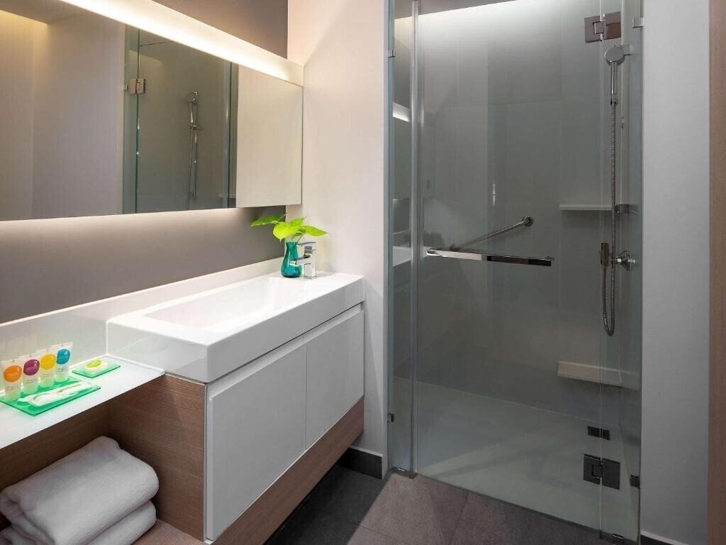 Фотографія The Andaman Beach Hotel Phuket (ex. Hyatt Place Phuket Patong) 4*