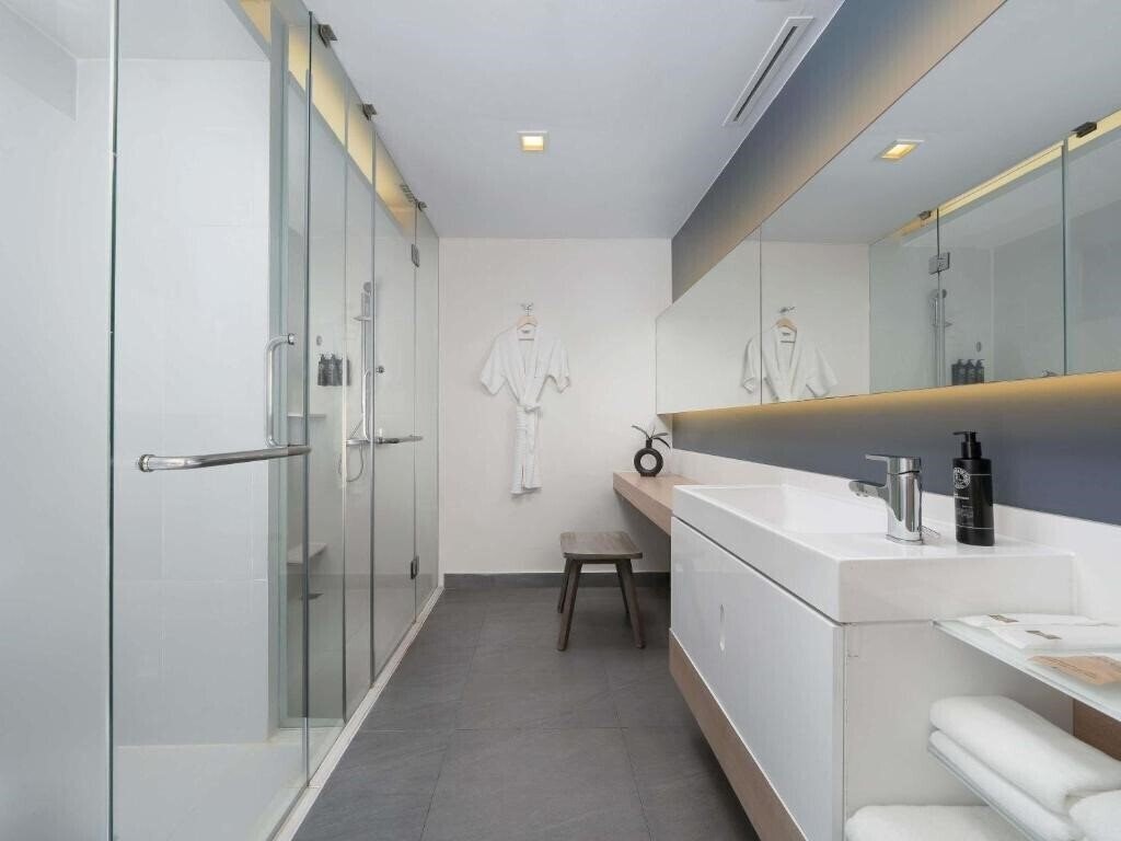 Фотографія The Andaman Beach Hotel Phuket 4*