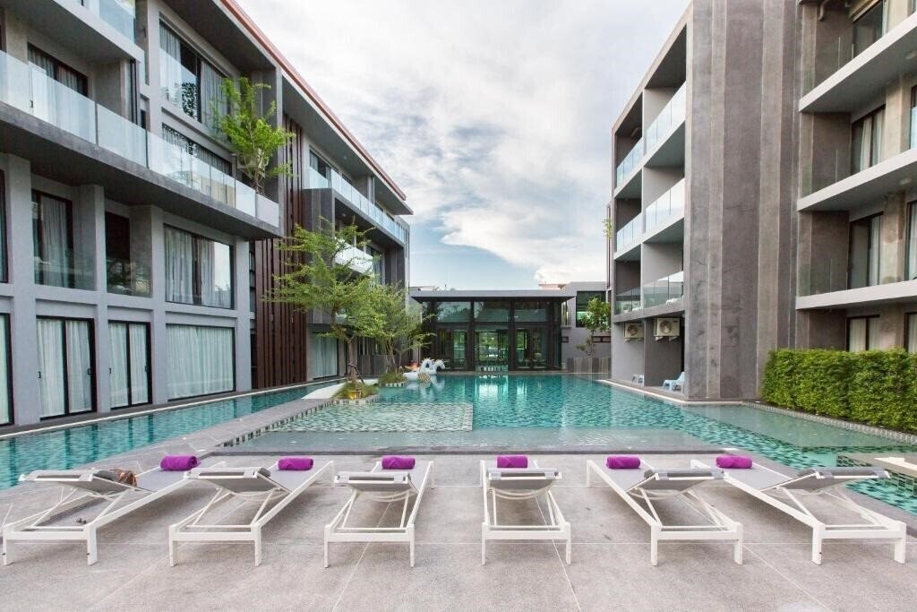 Отель Maya Phuket Hotel 4*