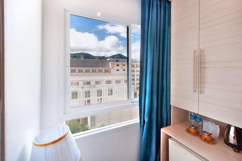Фотографія Mirage Express Patong Phuket Hotel 3*