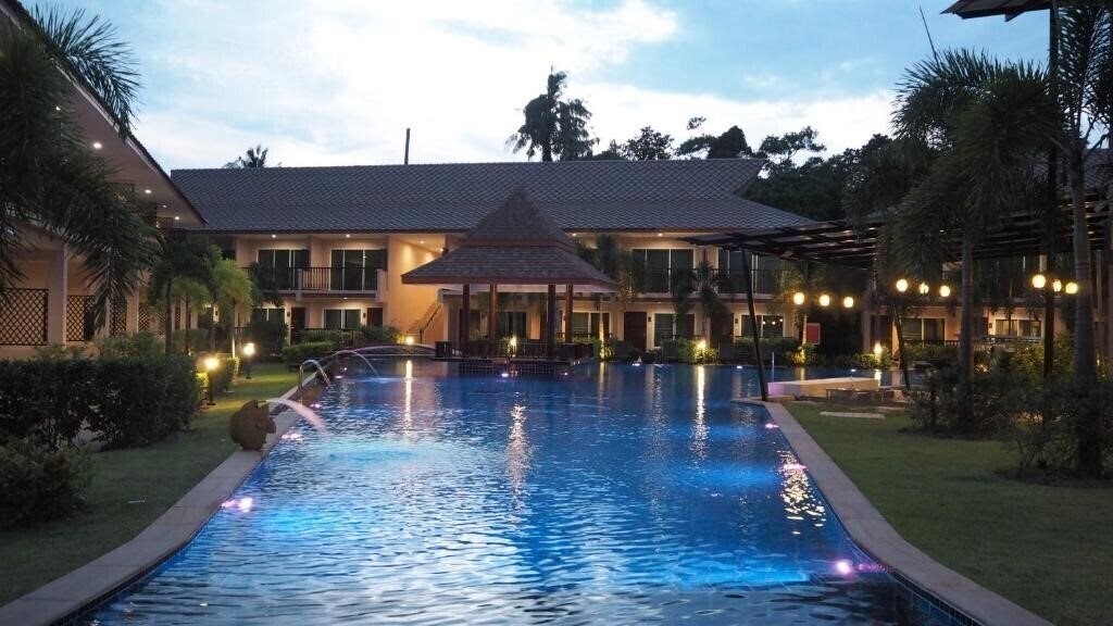 Отель Chivatara Resort Bangtao Beach 3*