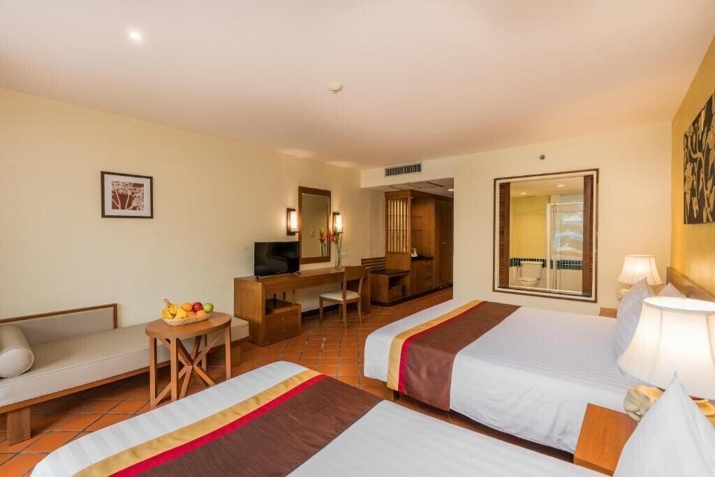 Готель Naithornburi Resort 4*