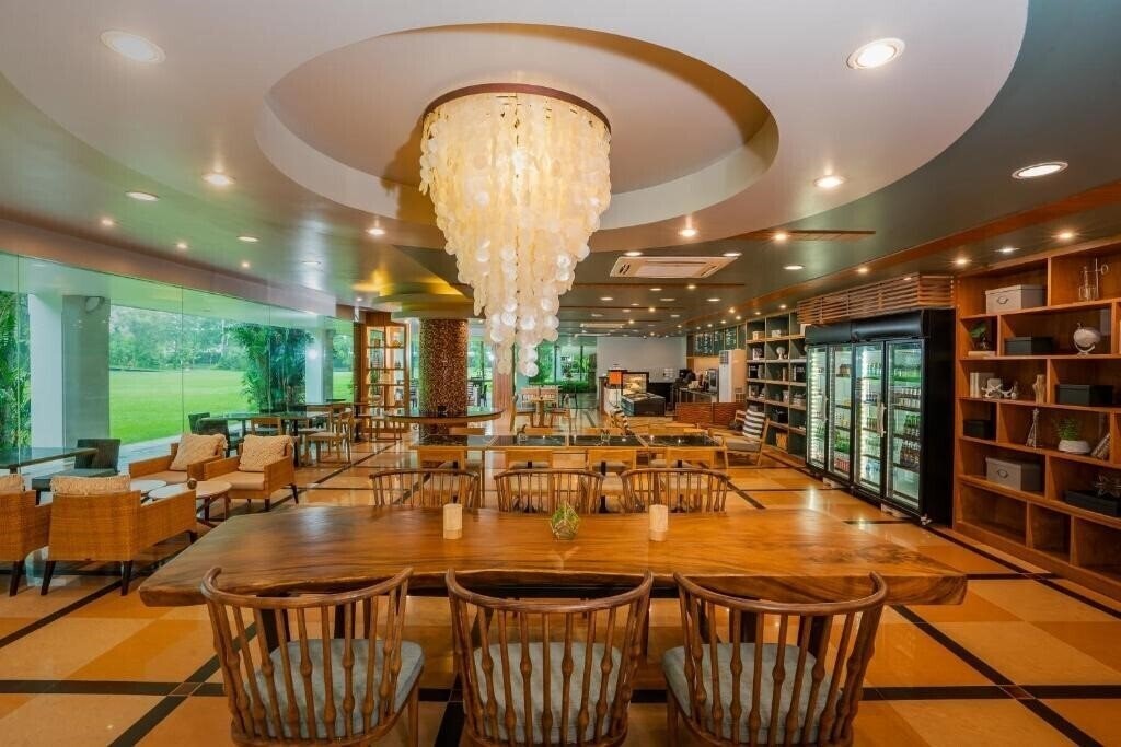 Фотографія Naithornburi Resort 4*