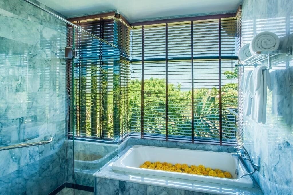 Фотографія Chalong Chalet Resort & Longstay 3*