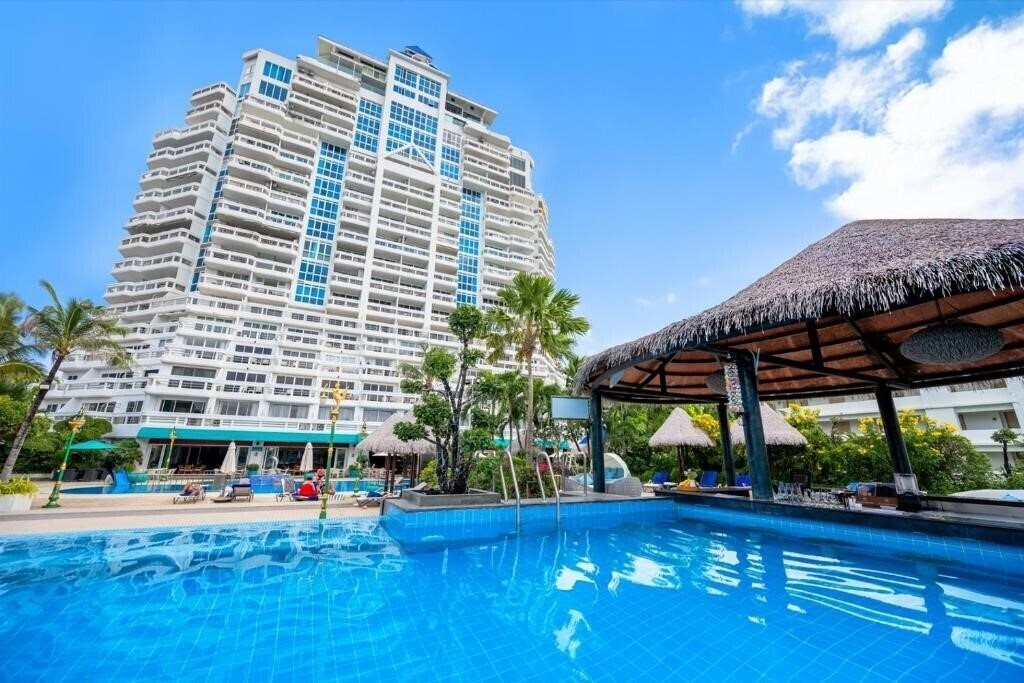 Готель The Andaman Beach Suites Hotel 4*