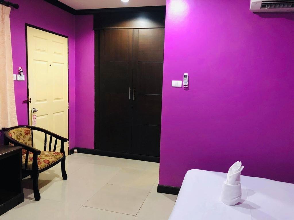 Готель Hollywood Inn Love 2*