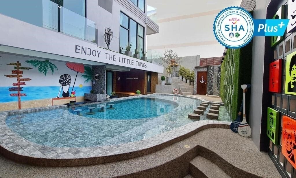 Готель Oneloft Hotel 4*