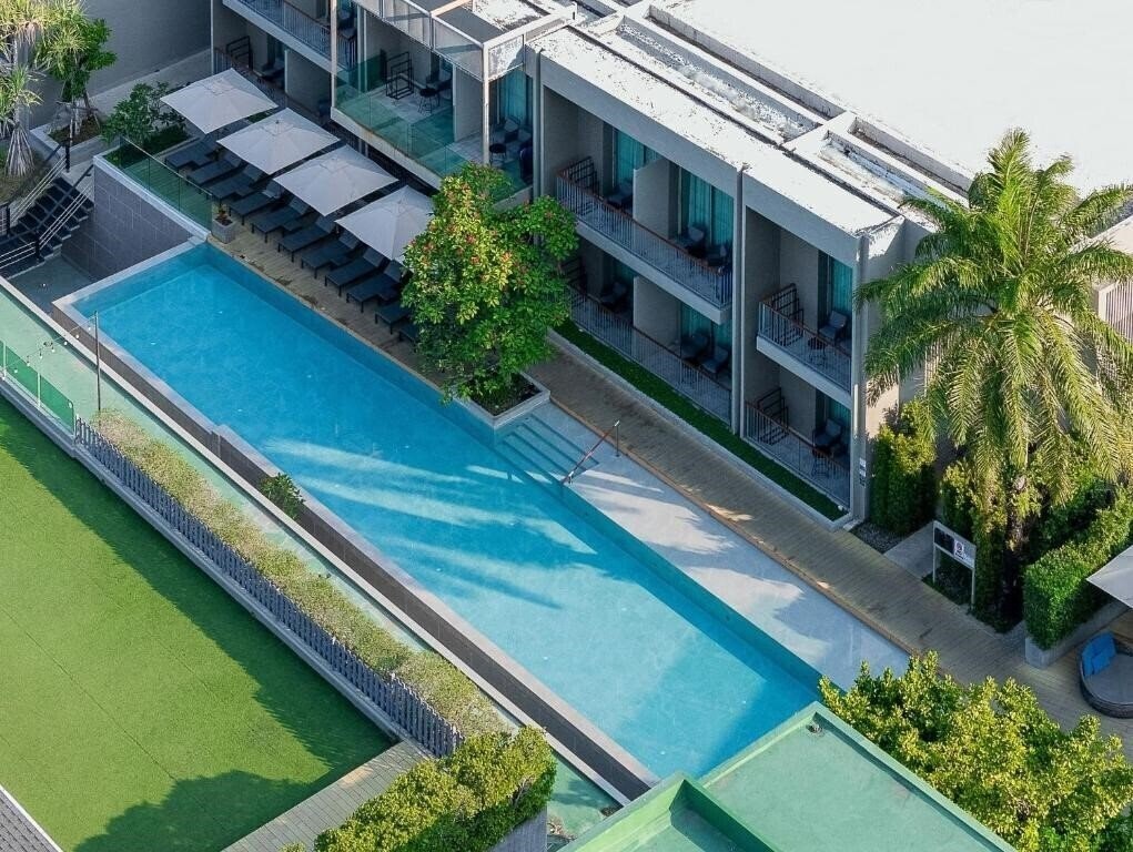 Готель AtEase Phuket Patong 5*