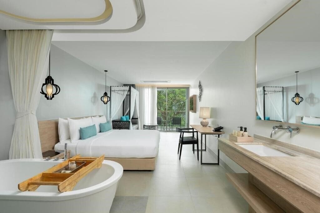 Фотографія AtEase Phuket Patong 5*