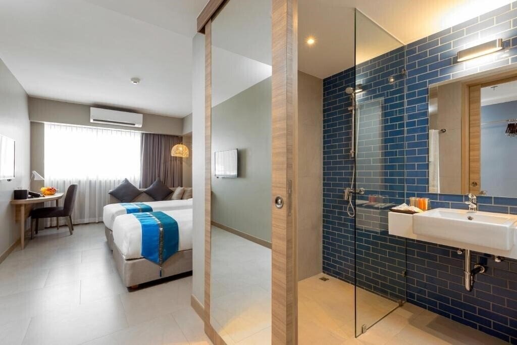 Фото Journey Hub Hotel 4*