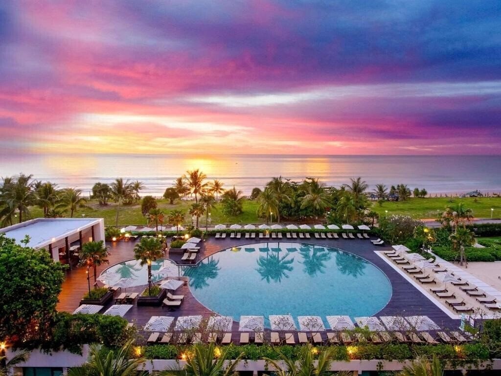 Готель Pullman Phuket Arcadia Karon Beach Resort 5*