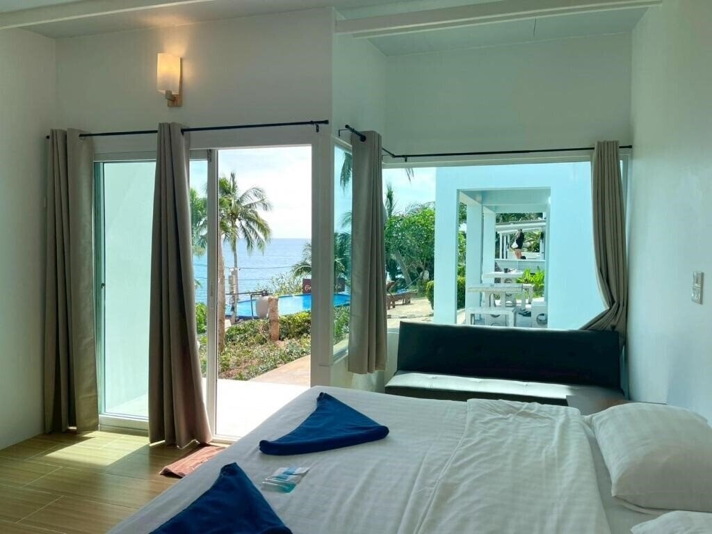 Фотографія Naiharn On The Rock Resort 3*