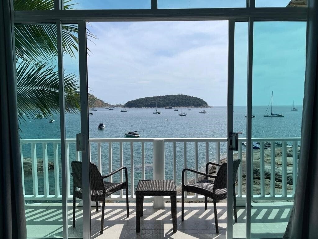 Изображение Naiharn On The Rock Resort 3*