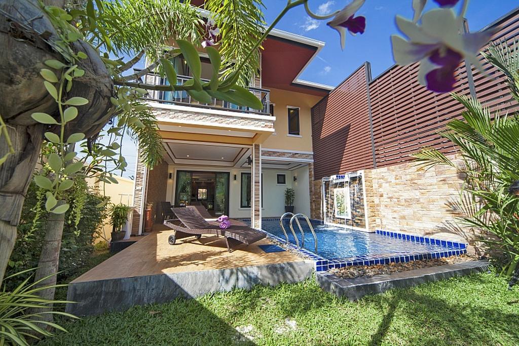 Готель BangTao Tara Villa 4 4*