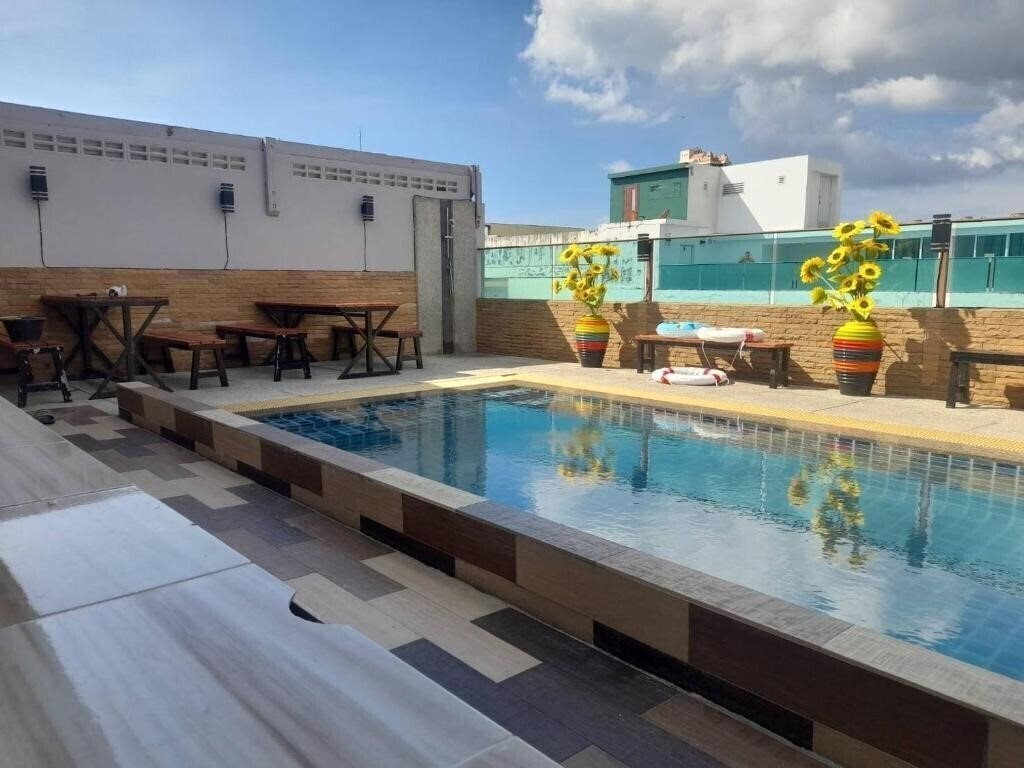 Отель Expat Hotel Patong Center 3*