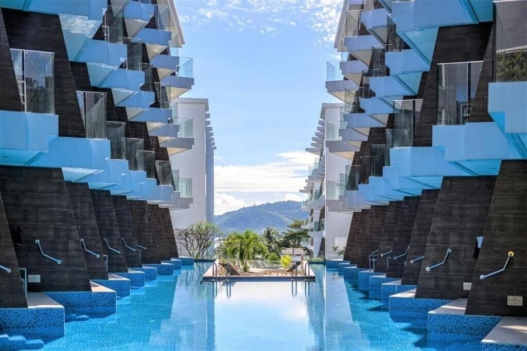 Готель The Beachfront Hotel Phuket 4*