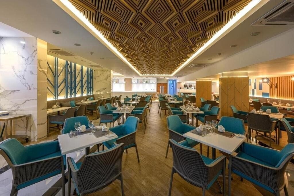 Фотографія The Beachfront Hotel Phuket 4*