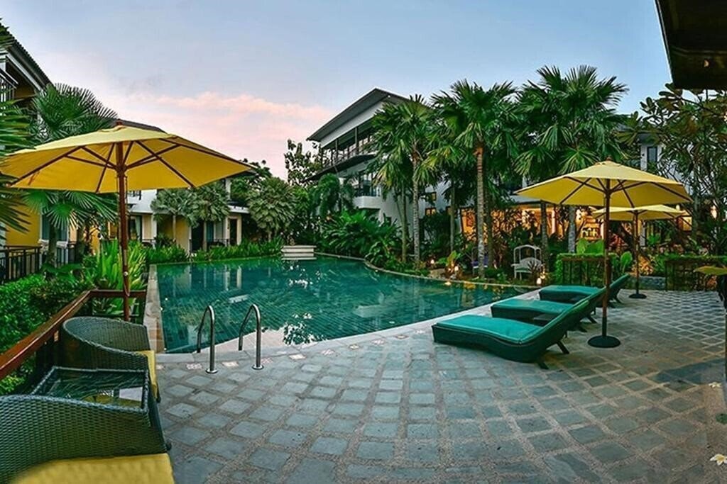 Отель Coco Retreat Phuket Resort And Spa 3*