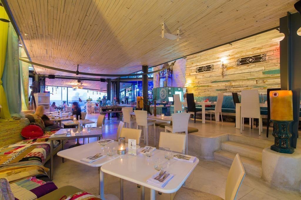 Фотографія Barefoot Hotel Kalim Beach Front 3*