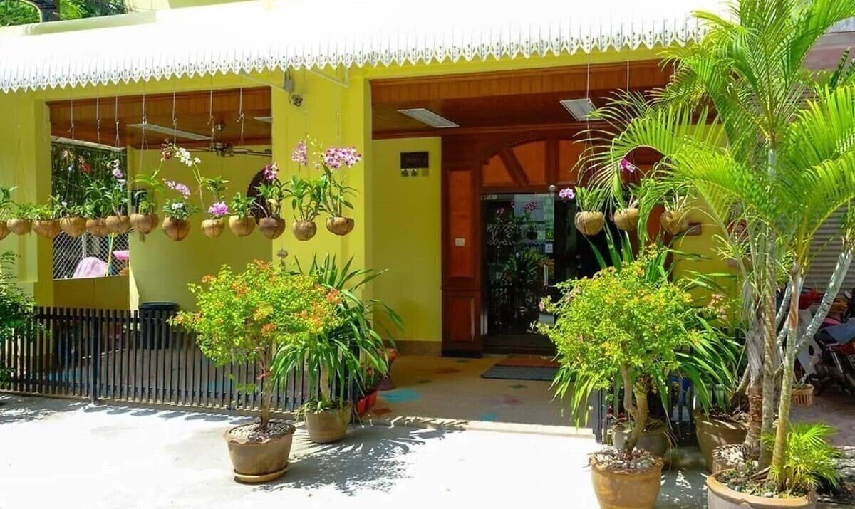 Готель Adonis Guest House 2*