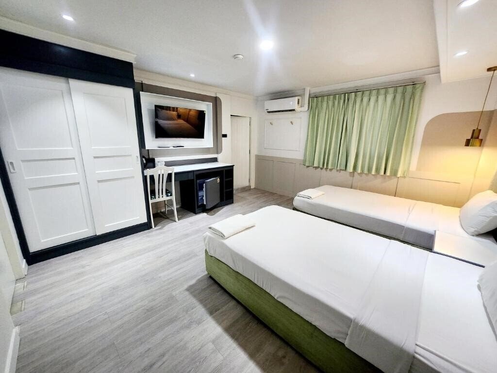 Фото The Green Mansion 2*