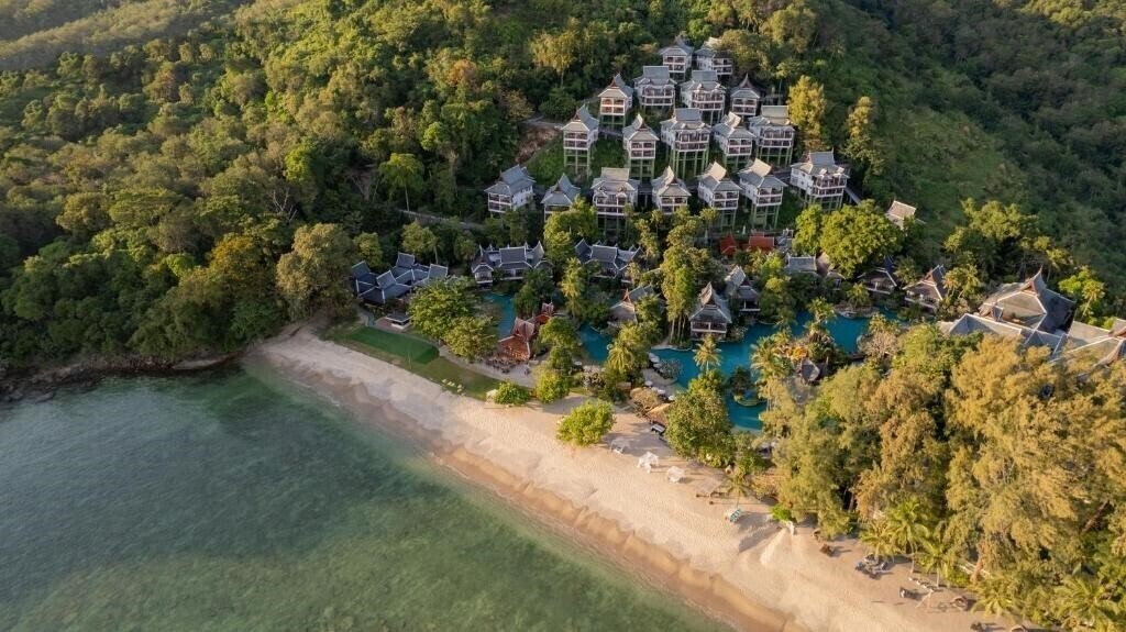 Готель Thavorn Beach Village & SPA 4*