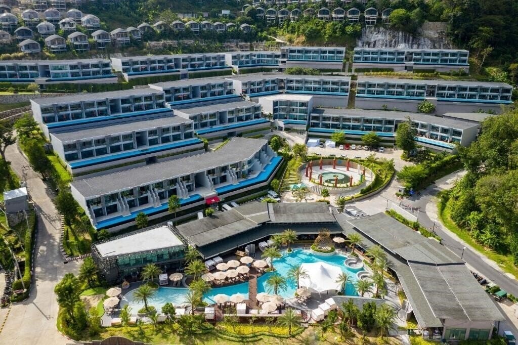 Готель Patong Bay Hill Resort & SPA 4*