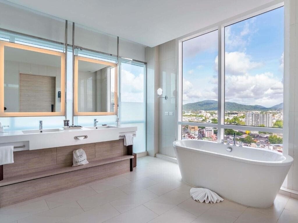 Фотографія Novotel Phuket City Phokeethra 4*