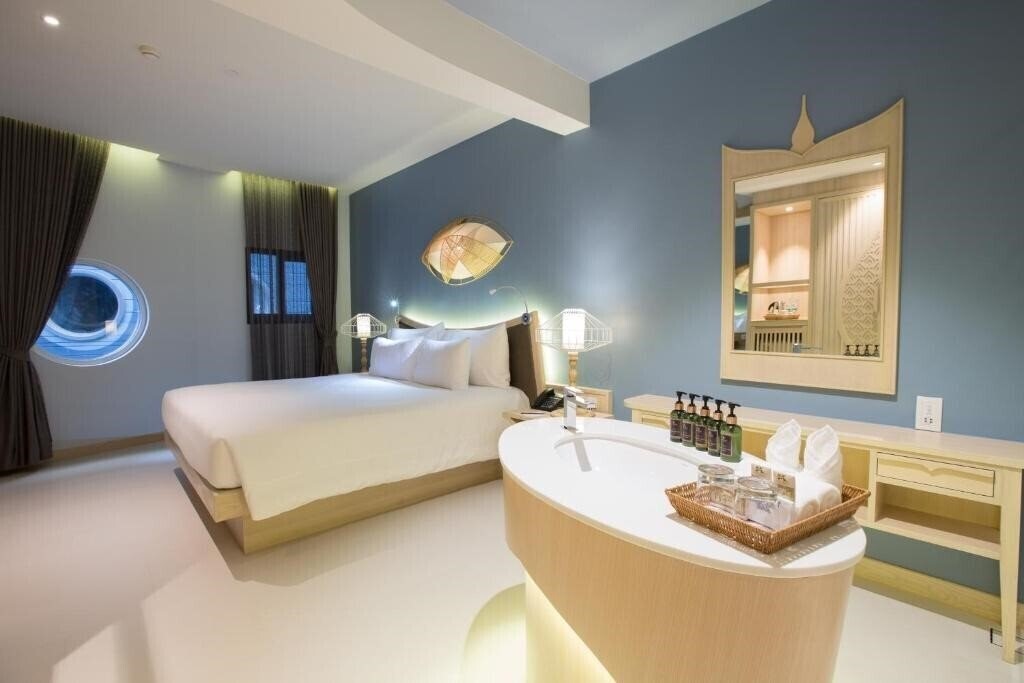 Фото Beyond Hotel At Patong 4*