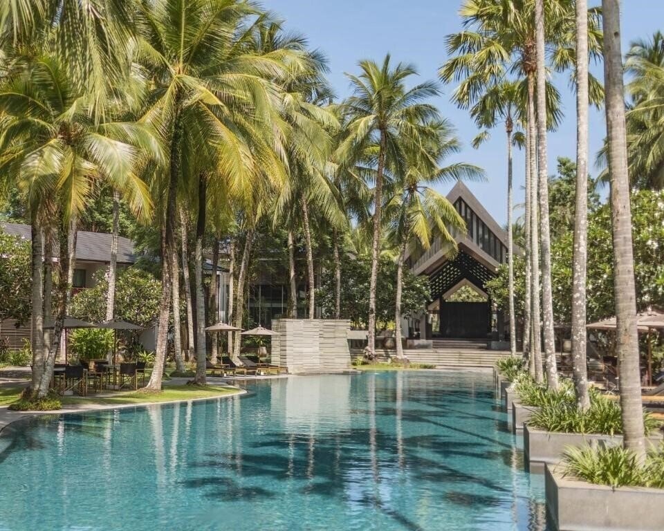 Готель Twinpalms Surin Beach Phuket 5*
