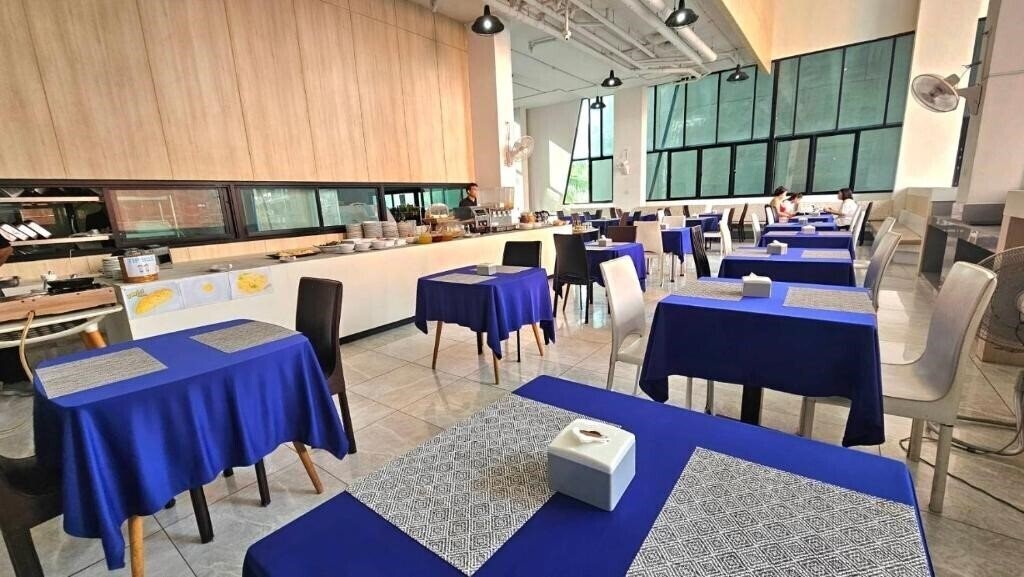 Фотографія Icheck Inn Central Patong 4*