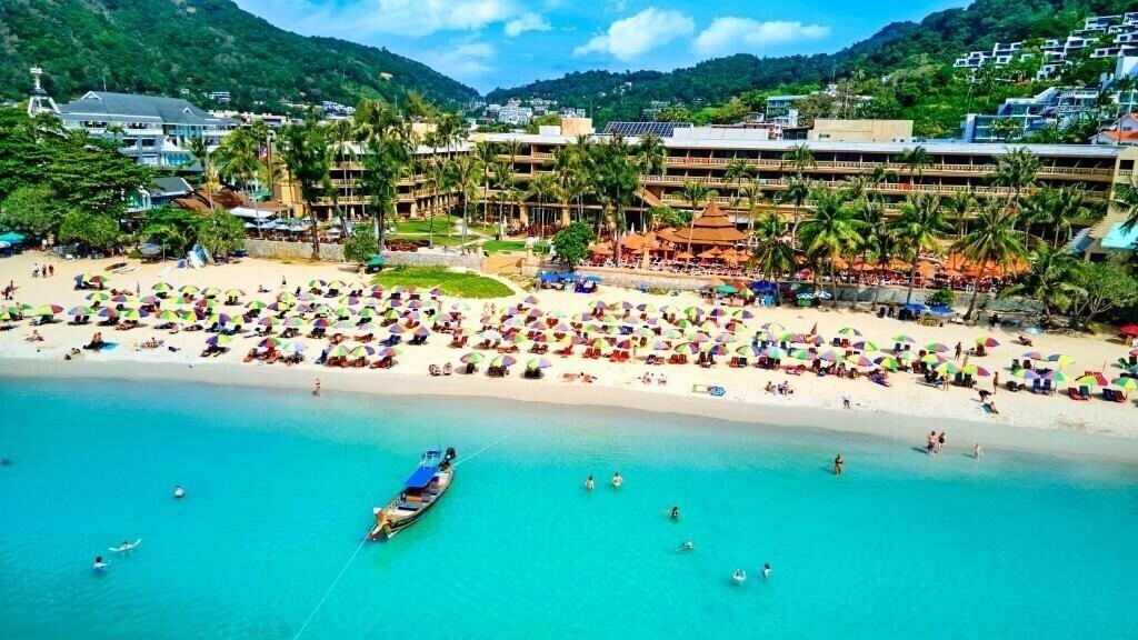 Готель Kata Beach Resort 4*