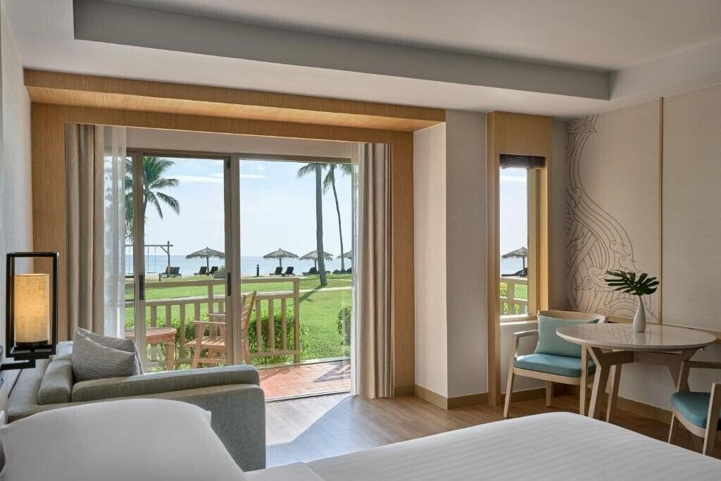 Фото Merlin Beach Resort 4*