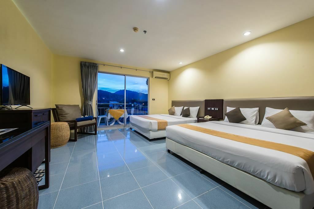 Фото Chalong Beach Hotel & Spa 4*