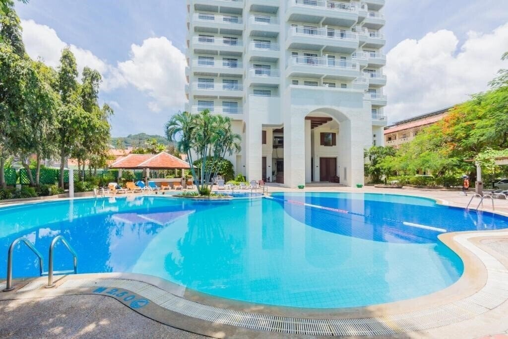 Отель Waterfront Suites Phuket by Centara 4*