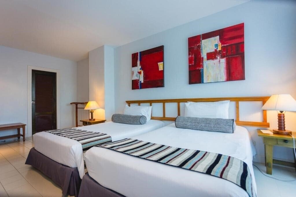Фото Waterfront Suites Phuket by Centara 4*