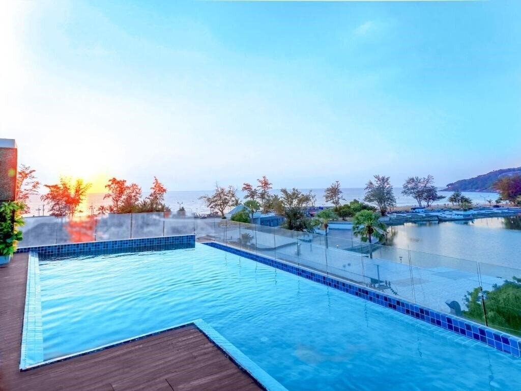 Готель Phoenix Hotel Karon Beach 3*