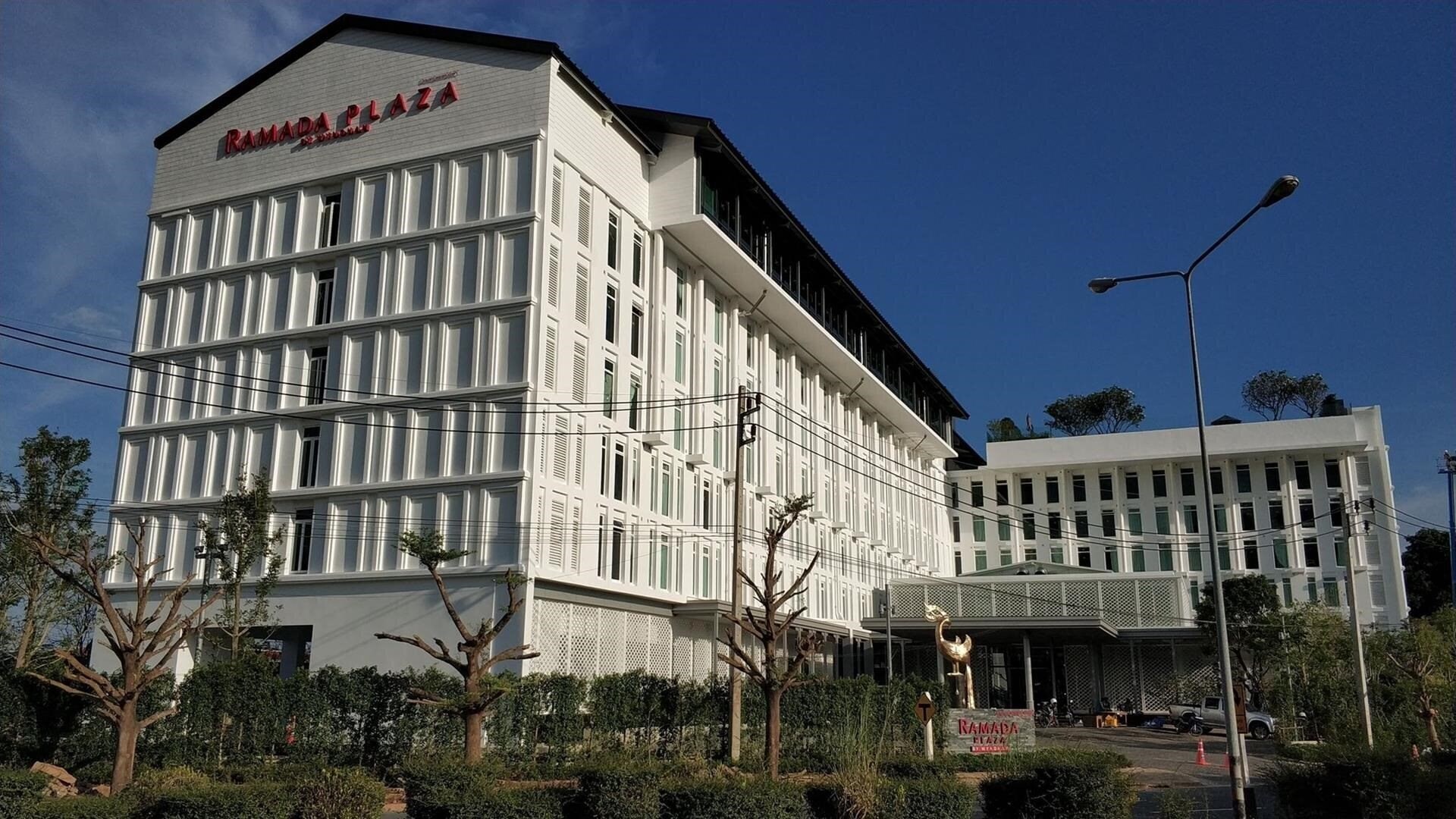 Готель Ramada Plaza By Wyndham Chao Fah 5*