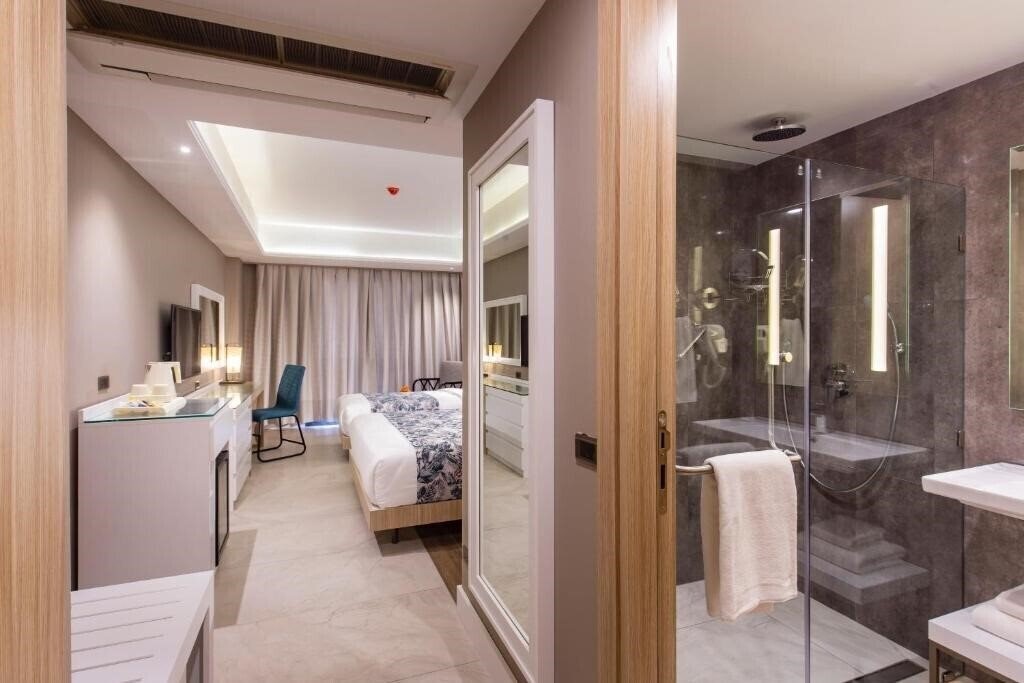 Фотографія Woovo Phuket Patong 4*