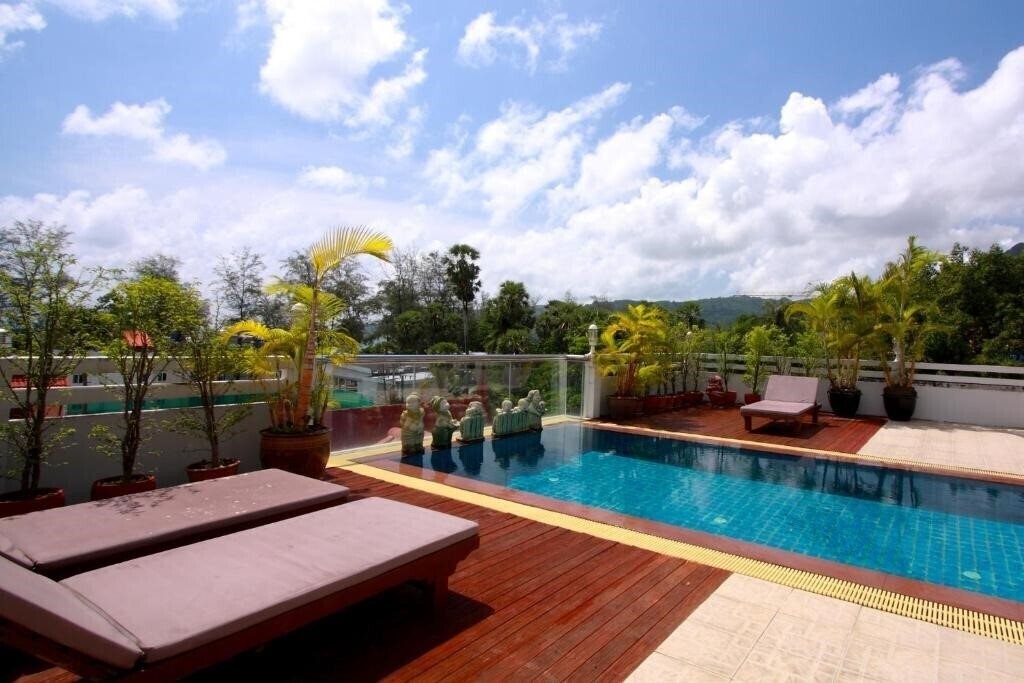 Фотографія Rayaburi Hotel Patong 3*