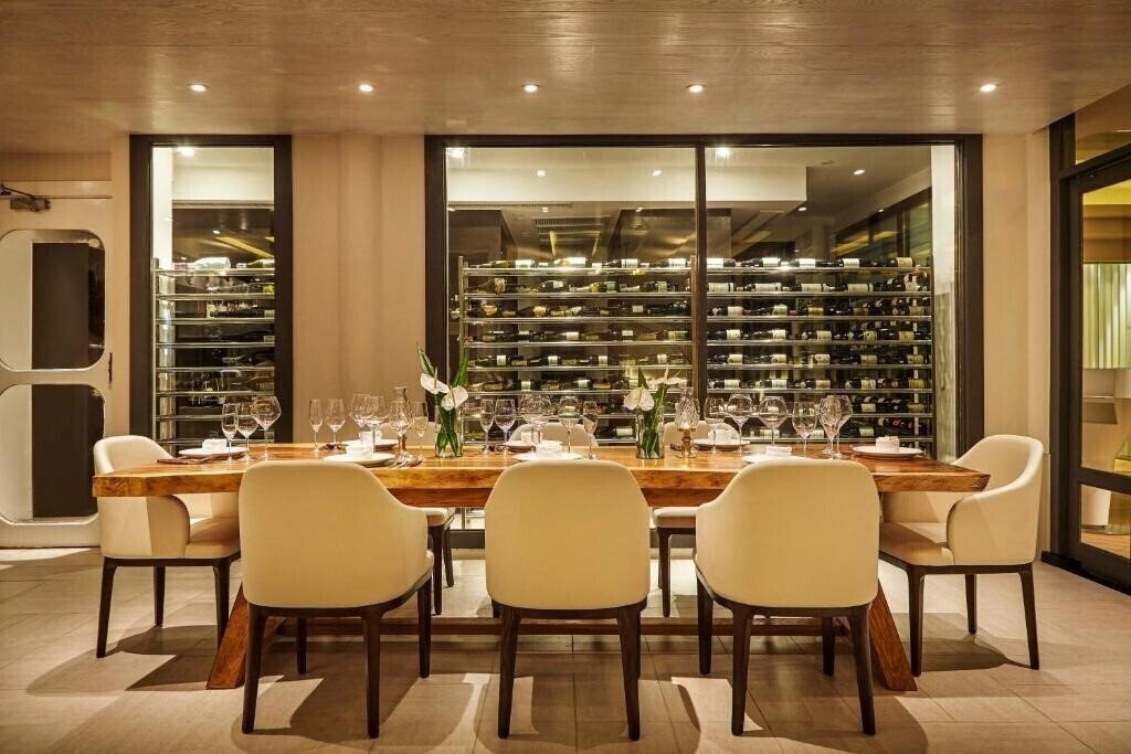 Картинка Boat House On The Beach (ex. Mom Tri's Boat House) 4*