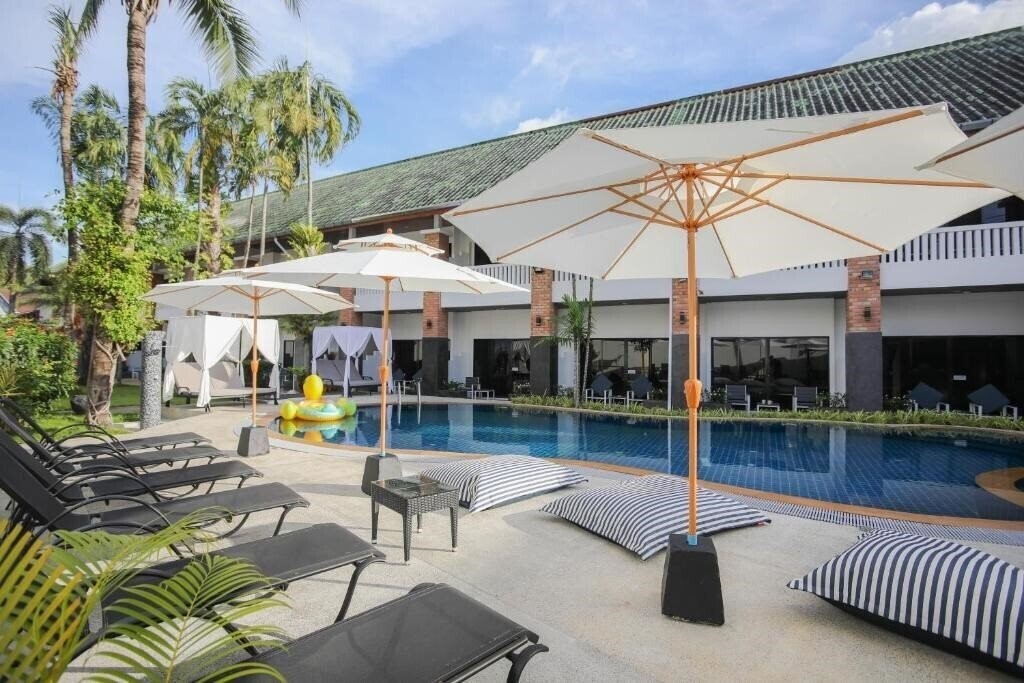 Отель ETK Patong 3*
